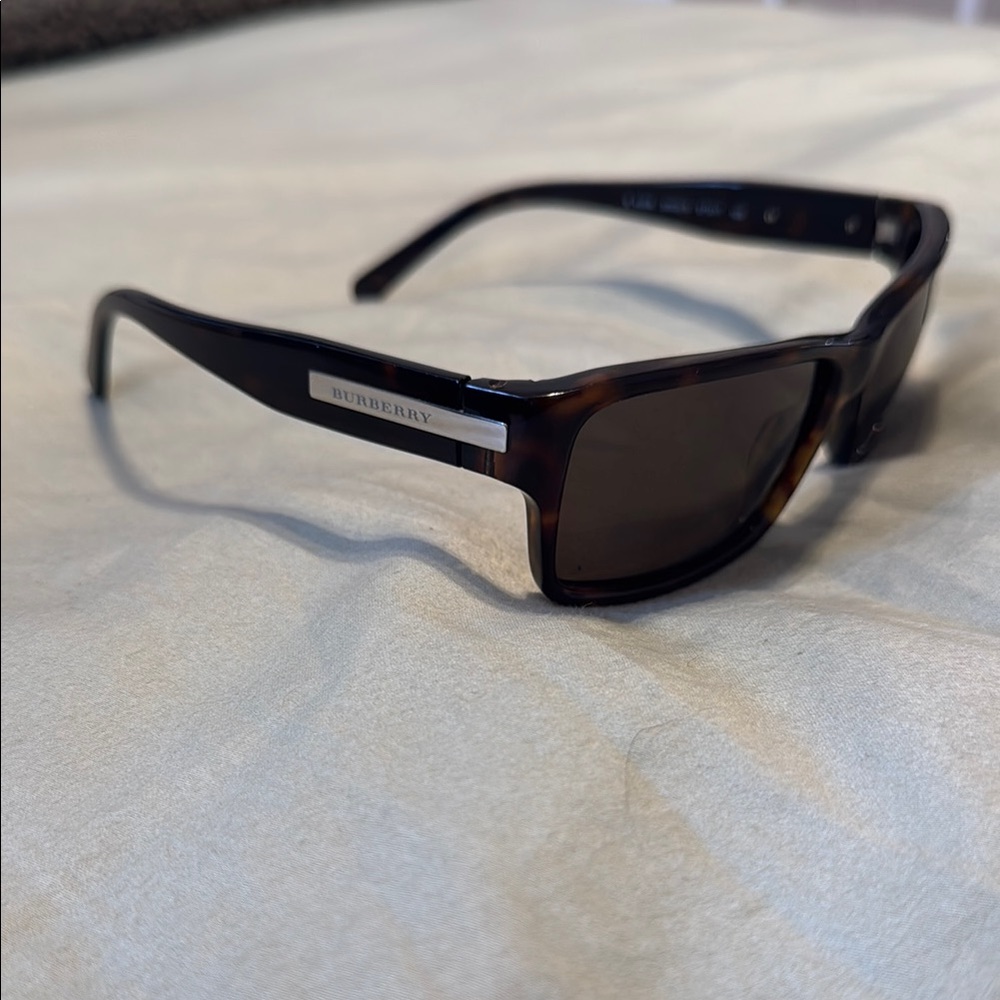 Authentic Retro Burberry Black Sunglasses with Rectangular Design